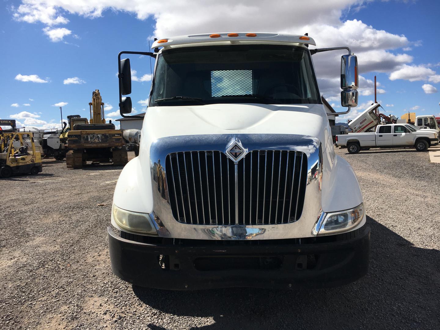 ./imagenes/INVOICE/2019/16650/CAMION CON PLATAFORMA INTERNATIONAL 8600 SBA 6X4 (17).JPG